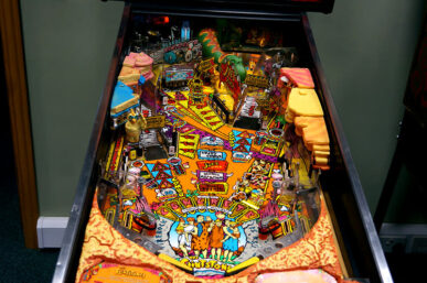 Flintstones Pinball Machine - Image 5