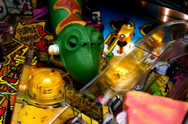 Flintstones Pinball Machine - Image 9