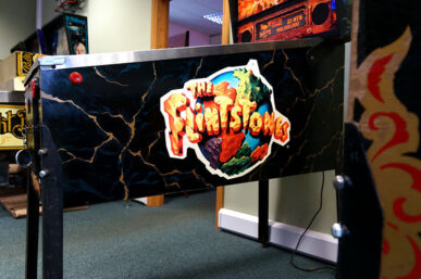 Flintstones Pinball Machine - Image 7