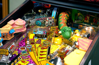 Flintstones Pinball Machine - Image 4