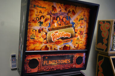 Flintstones Pinball Machine - Image 3